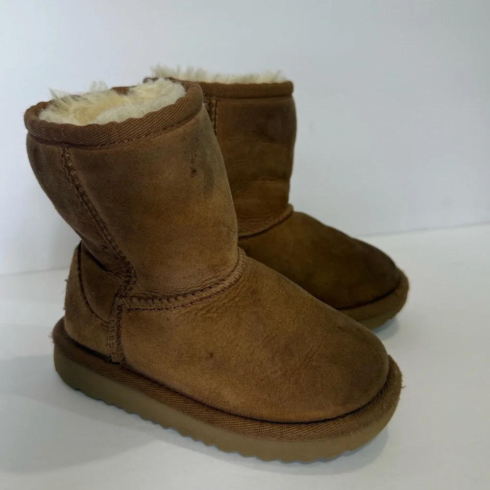 UGG CLASSIC BOOTS FOR TODDLERS